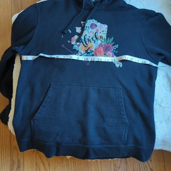 Floral Graphic Black Alaska Hoodie Size Medium - Picture 6 of 7